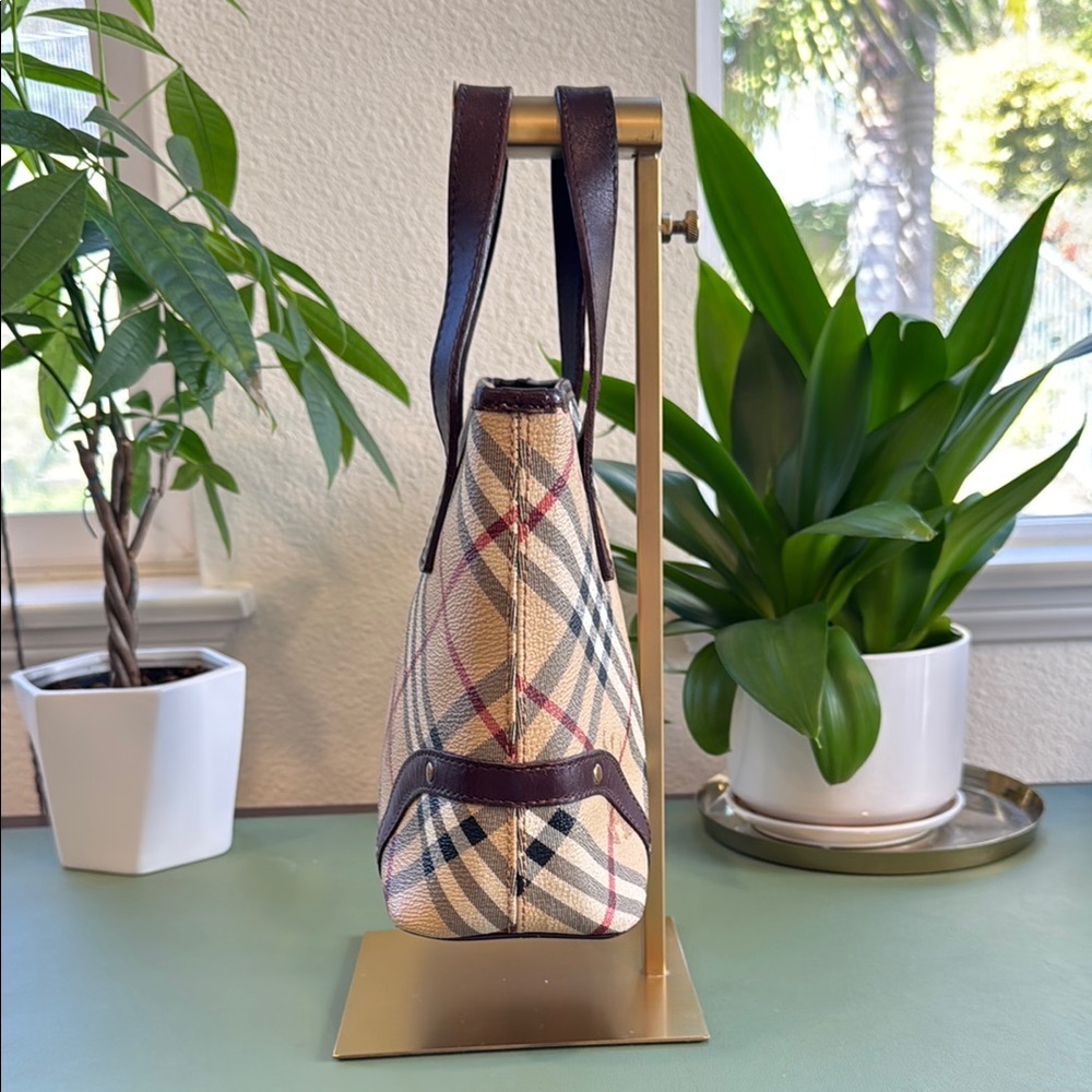 Burberry Cream and Brown Tote Bag with Classic Design - Picture 3 of 13